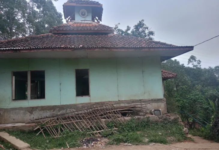 Mushola Nurul An'am: Tempat Beribadah yang Menyatu dengan Kehidupan Sehari-hari di Cilacap